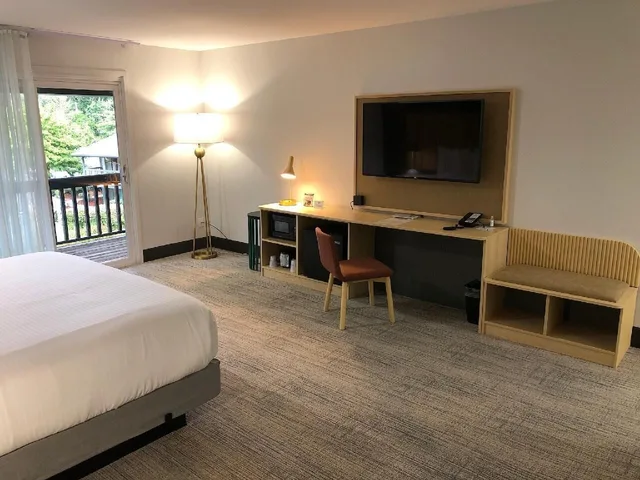 جناح بسرير كينج بإطلالة على الفناء بشرفة، Best Western Portland West Beaverton 10/10