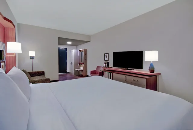 غرفة قياسية بسرير فردي، Holiday Inn Erie 4/10
