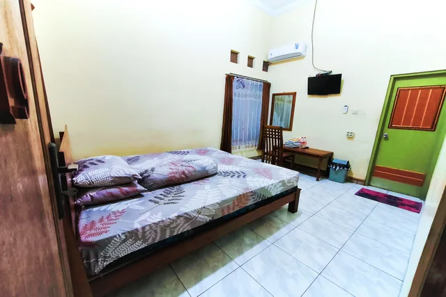 Family, Queen Bed, Penginapan Barokah by ZUZU 2/10