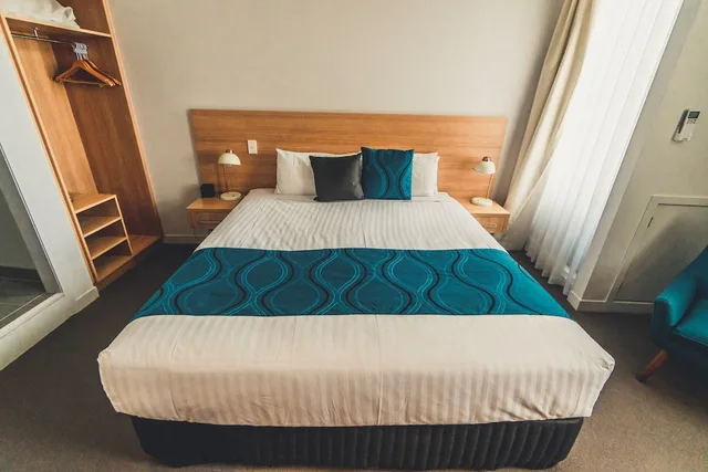 غرفة قياسية بسرير كوين، Customs House Hotel 2/5