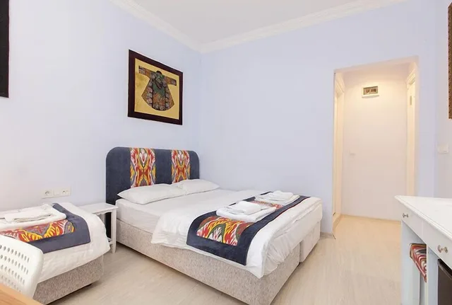 Family Suite, 1 Single and 2 Double Beds، Hotel Sufi 1/7