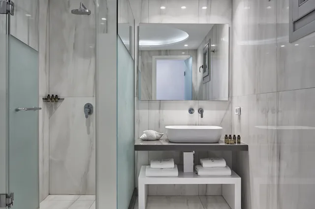 Panorama, Suite, Queen Bed, Outdoor Jetted Tub, Grand Beach 3/4