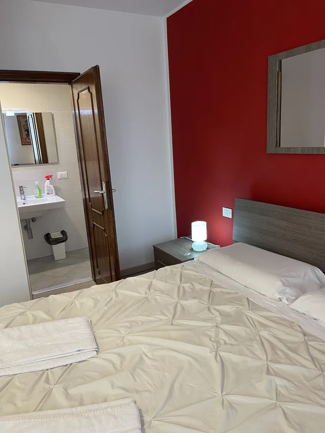 غرفة حصرية ثلاثية بسرير مزدوج وسرير فردي بحمام خاص، Harry's Guest House 5/8