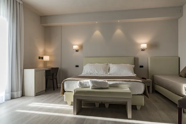 غرفة سوبيريور ثلاثية بسرير كوين بشرفة، Hotel Villa Barsanti 2/7