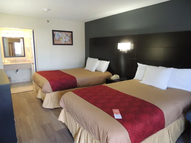غرفة قياسية بسريرين مزدوجين، Econo Lodge Freeport - Brunswick Area 1/6