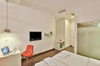 Basic, Basement, King Bed، Senatus Hotel 1/1