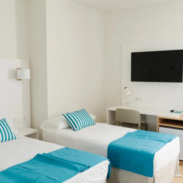 غرفة اقتصادية رباعية، BLUESEA Costa Serena 3/7