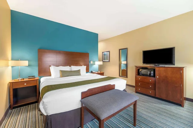 جناح بسرير كينج بمطبخ، Best Western Plus Patterson Park Inn 1/10