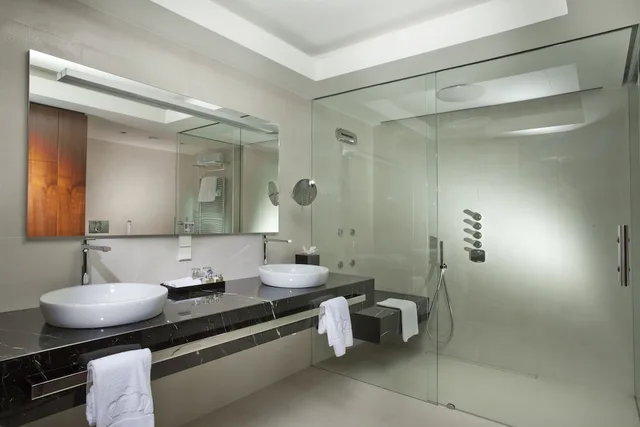 Duplex, Tower, Suite, King Bed, Executive Lounge Access، Kings Court Hotel 2/2