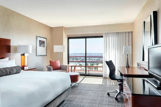 غرفة كلوب بسرير كينج بإطلالة على المرسى، Marriott Marina Del Rey 2/10