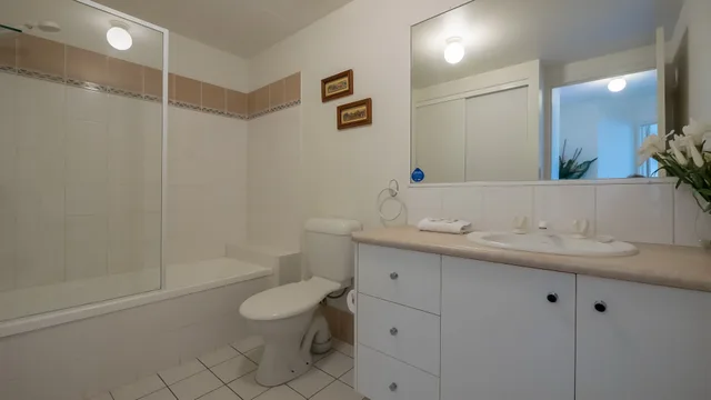 شقة بسريرين كوين وسريرين منفصلين بـ3 غرف نوم، SANCTUARY LAKE APARTMENTS 7/7