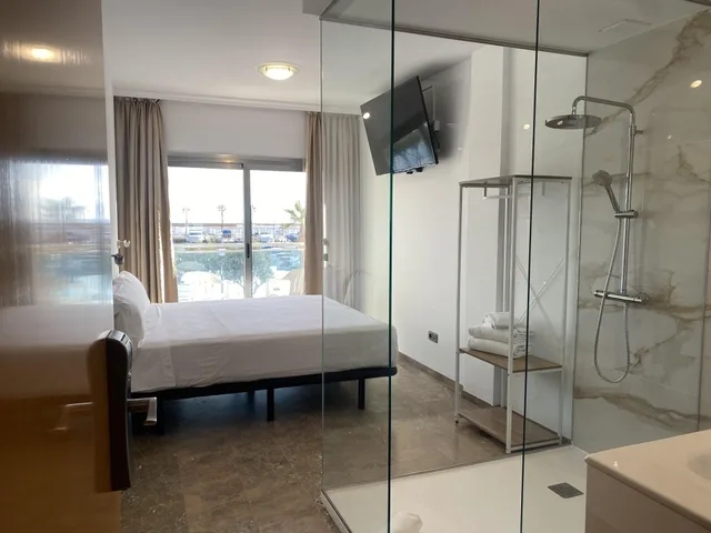 غرفة بإطلالة على المرسى بشرفة، Port Sitges Resort Hotel 2/3