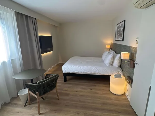 Superior, Family, Double Bed, Sofa, Ibis Styles Tours Centre 5/10