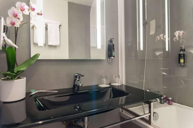 Connecting, Classic, King Bed, Best Western Hotel De La Cite & Spa 4/4