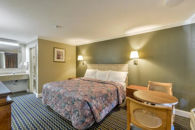 غرفة بسرير كينج، Wake Inn Hotel 2/4