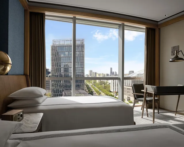 غرفة بسريرين منفصلين بإطلالة على المدينة، Thompson Shanghai Expo, by Hyatt 1/3