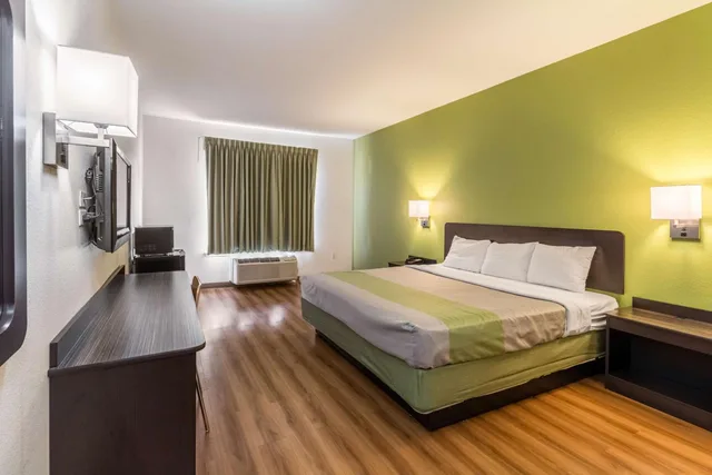 غرفة بسرير كينج لغير المدخنين، Motel6 North Richland Hills, TX - NE Fort Worth 2/9