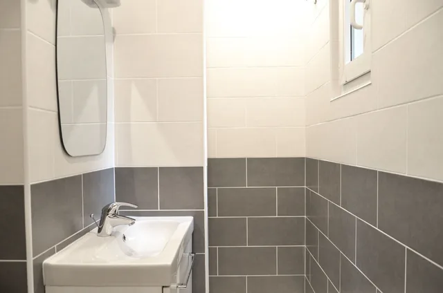 غرفة كومفورت ثلاثية بسرير مزدوج وسرير فردي، HOTEL DE LA PERDRIX ROUGE 5/8
