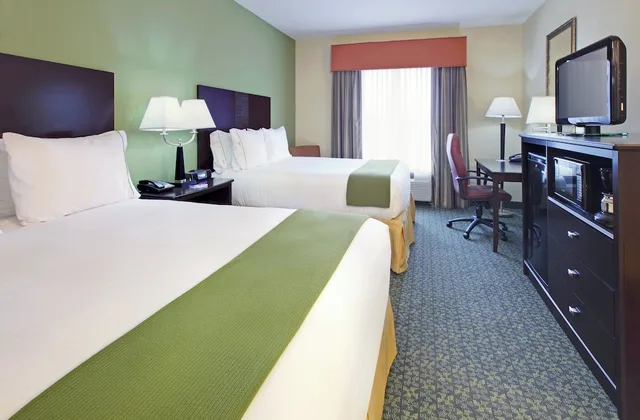 غرفة قياسية بسريرين كوين، Holiday Inn Express Suites Covington 1/3