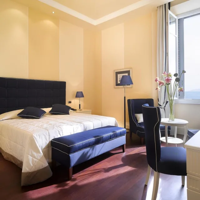 غرفة سوبيريور بسرير مزدوج أو سريرين منفصلين بإطلالة على البحر، Grand Hotel Palazzo Livorno Mgallery 4/8