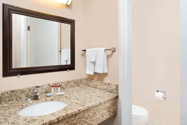 Efficiency, 2 Queen Beds، Ramada By Wyndham Spokane Valley 2/4