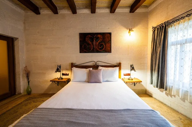 جناح بسرير كوين بإطلالة على الفناء، Design Cappadocia Hotel 2/10