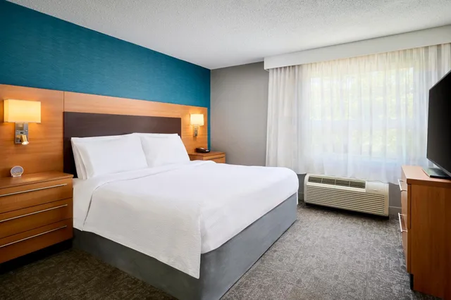 جناح بسريرين كينج بغرفتي نوم مع أريكة، TownePlace Suites by Marriott Mississauga – Airport Corporate Centre 2/6