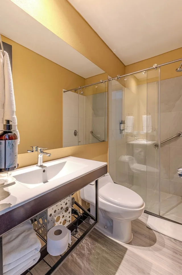 Superior, Queen Bed, Hotel Quinta Norte Chipichape Cali 7/9