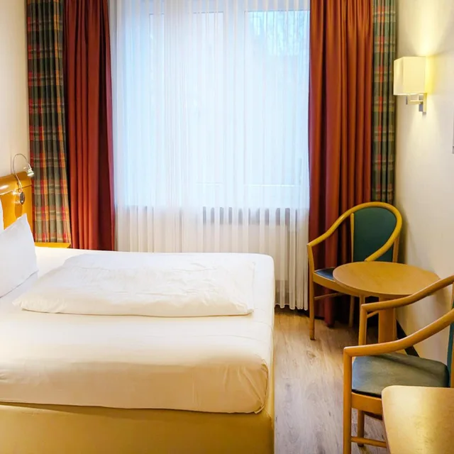 غرفة قياسية بسرير كينج وسرير كوين، Select Hotel Tiefenthal 1/7