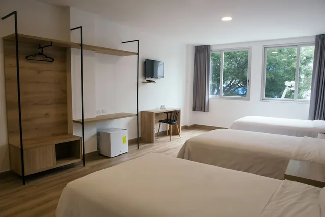 غرفة ديلوكس بثلاثة أسرّة بإطلالة على المدينة، The Park Hotel 1/3