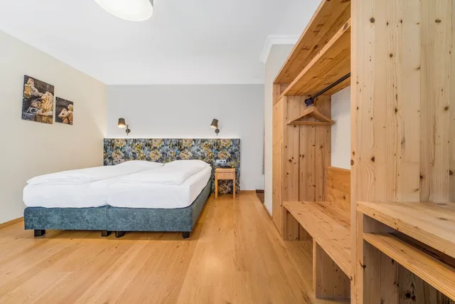 Economy, Double Bed, Street Side View, Das Grune Hotel Zur Post - 100 Bio 4/10
