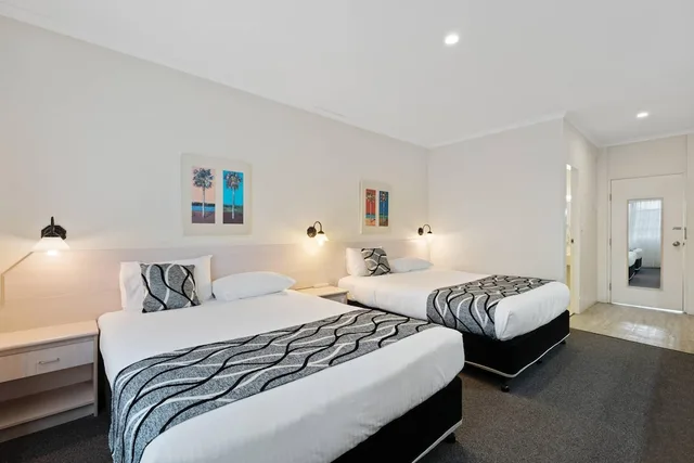 Room, 2 Queen Beds, Comfort Inn All Seasons Ballina 1/4