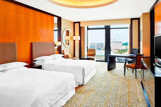 غرفة سوبيريور بسريرين منفصلين بإطلالة على المدينة للمدخنين، Sheraton Jinan Hotel 1/7