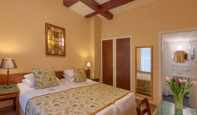 غرفة بسرير مزدوج أو سريرين منفصلين، Hotel Des Arts 1/7