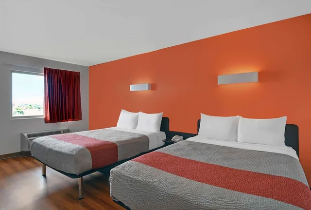 غرفة قياسية بسريرين كوين، Motel6 Cutler Bay, FL - Miami 1/10