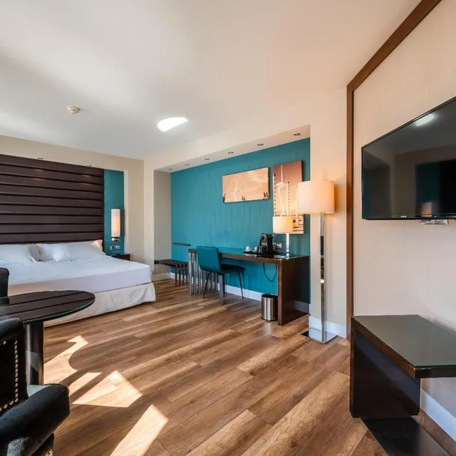 جناح جونيور بسرير كينج بشرفة بجاكوزي، Pestana Arena Barcelona 4/7
