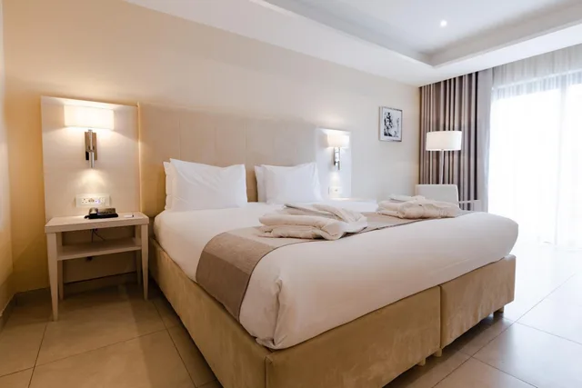 غرفة ديلوكس بسرير كينج بإطلالة على الحديقة، Maritim Antonine Hotel and Spa Malta 6/10