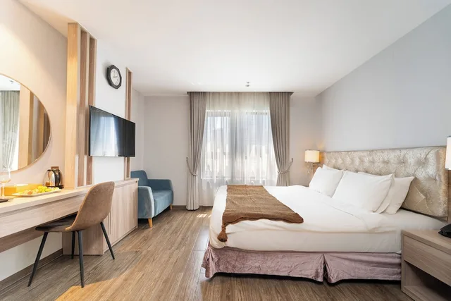 غرفة جونيور بسرير كينج بحوض استحمام، Nicecy Hotel Suites Spa 1/6