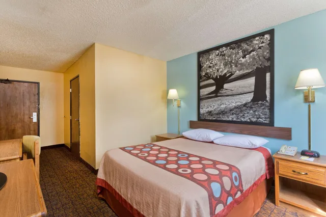 غرفة بسرير كوين لذوي الإعاقة، Super 8 By Wyndham Lexington Park/California Area 2/5