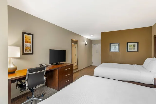 Standard, 2 Queen Beds, Comfort Inn & Suites Gap Amish Country 7/10