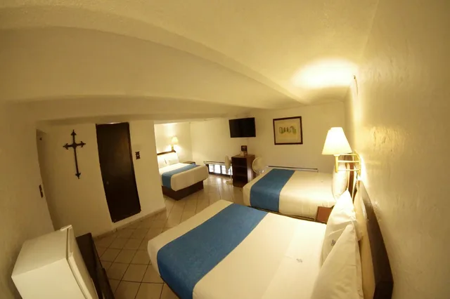 Family, 1 Single and 2 Double Beds، Collection O Hotel Del Portal, Puebla 9/9