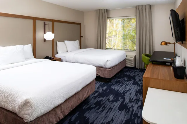 غرفة بسريرين مزدوجين، Fairfield Inn Suites By Marriott Greensboro Wendover 3/8