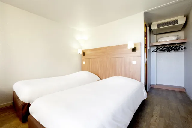 غرفة بسريرين منفصلين، Comfort Hotel Rungis - Orly 2/4