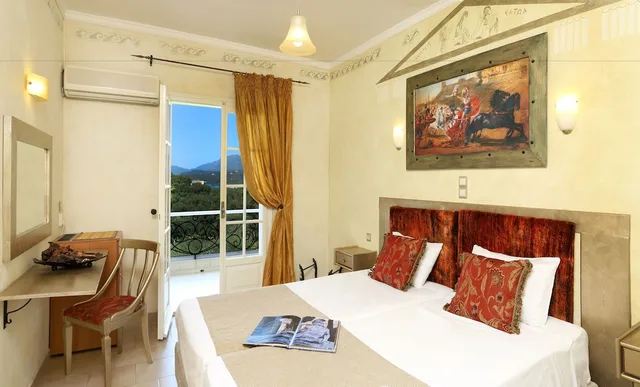 غرفة بانورامية ثلاثية بسريرين منفصلين بإطلالة على الجبل مع أريكة، Nefeli Hotel Corfu 2/5