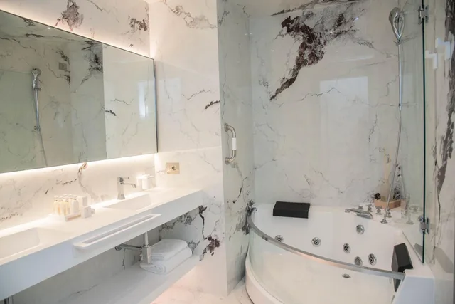 Junior Suite, Side Sea View, Balcony، The Promenade Luxury Wellness Hotel 8/10