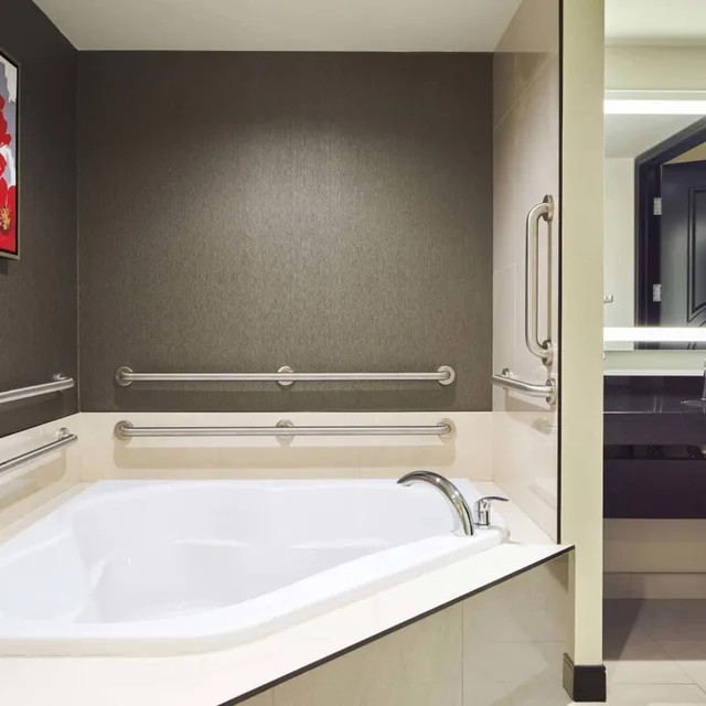 Penthouse Suite, King Bed، The Davenport Grand, Autograph Collection 3/4