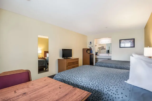 غرفة قياسية بسريرين كوين، Econo Lodge Inn & Suites Lodi 2/2