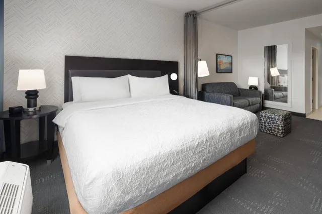 جناح استوديو بسرير كينج مع أريكة لذوي الإعاقة، Home2 Suites By Hilton Meridian 2/4