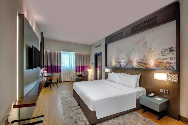 غرفة تنفيذية بسرير كينج، Howard Johnson Plaza by Wyndham Dubai Deira 2/5
