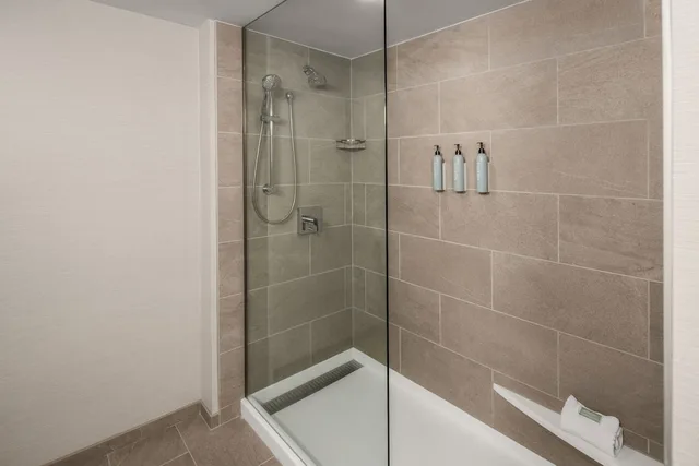استوديو بسرير كينج مع أريكة، Courtyard by Marriott Seattle Bellevue/Downtown 2/2
